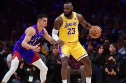 詹姆斯赛点兑现，北京国安淘汰北京首钢晋级四强，主帅激动落泪(詹姆斯球鞋一览表)